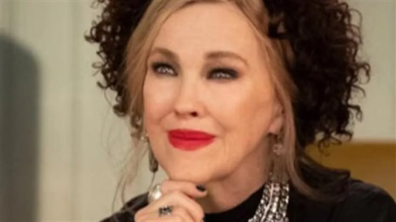 رحيل كاترين أوهارا.. الموت يغيب نجمة شيتس كريك بعد صراع مع المرض